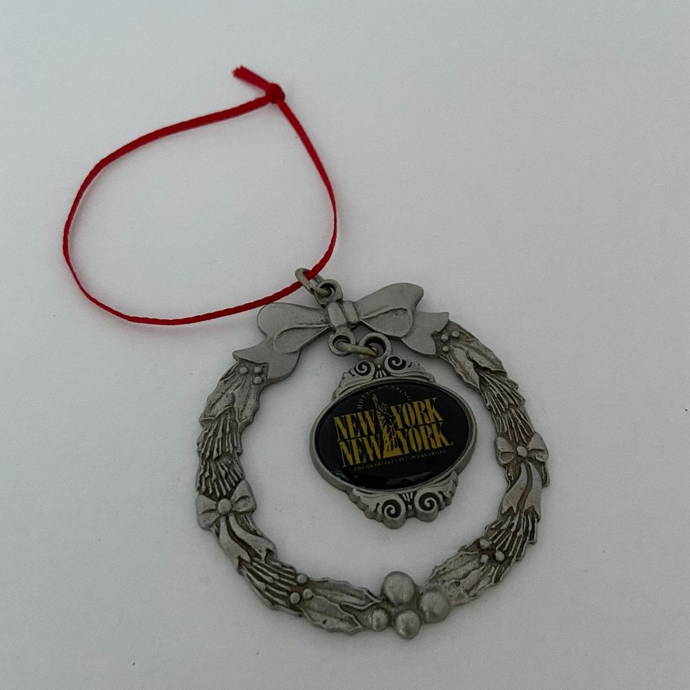 2002 Rawcliffe New York, New York Wreath Christmas Ornament